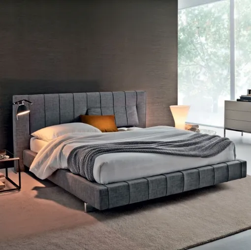 Letto in tessuto trapuntato con box contenitore High-Wave di Molteni&C