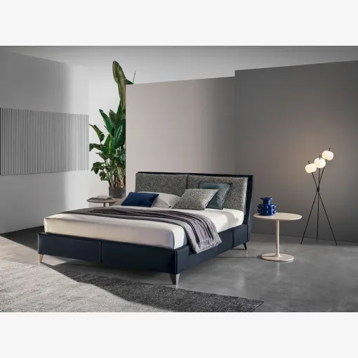 Letto con testiera in pelle e tessuto Attico di Twils