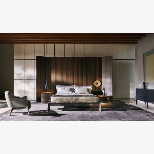Letto moderno in legno con testiera avvolgente in tessuto imbottito e struttura in legno Fulham di Molteni&C