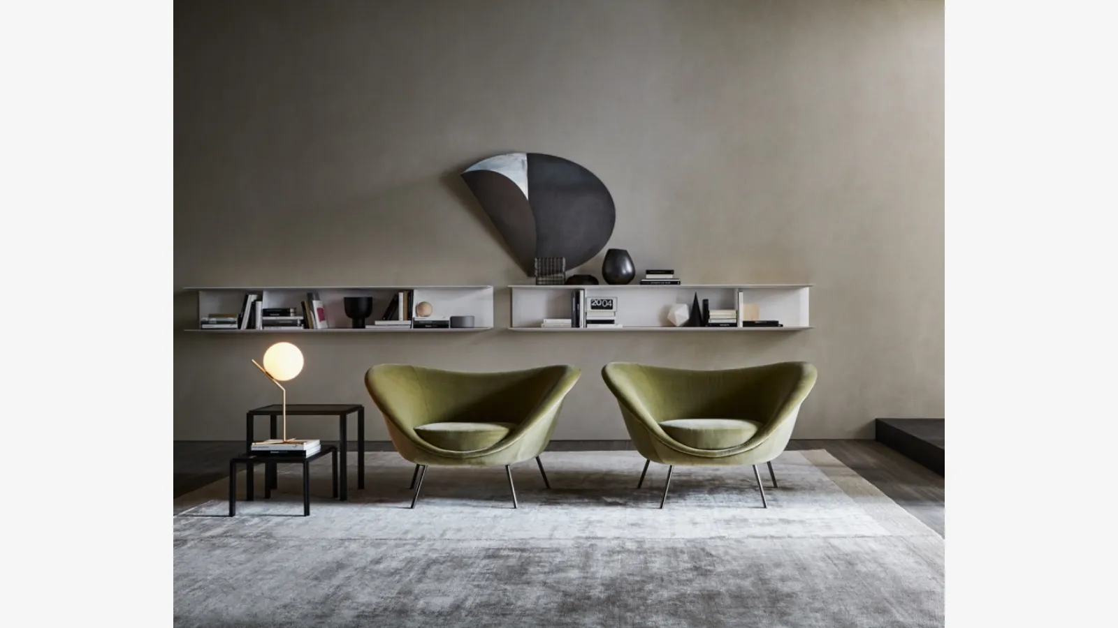 Libreria sospesa in olmo verniciato a mano D-355-1 di Molteni & C