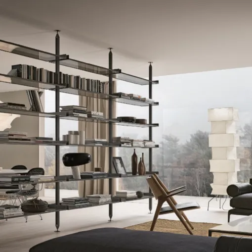 Libreria divisoria Zenit Piombo in metallo con mensole in vetro di Rimadesio