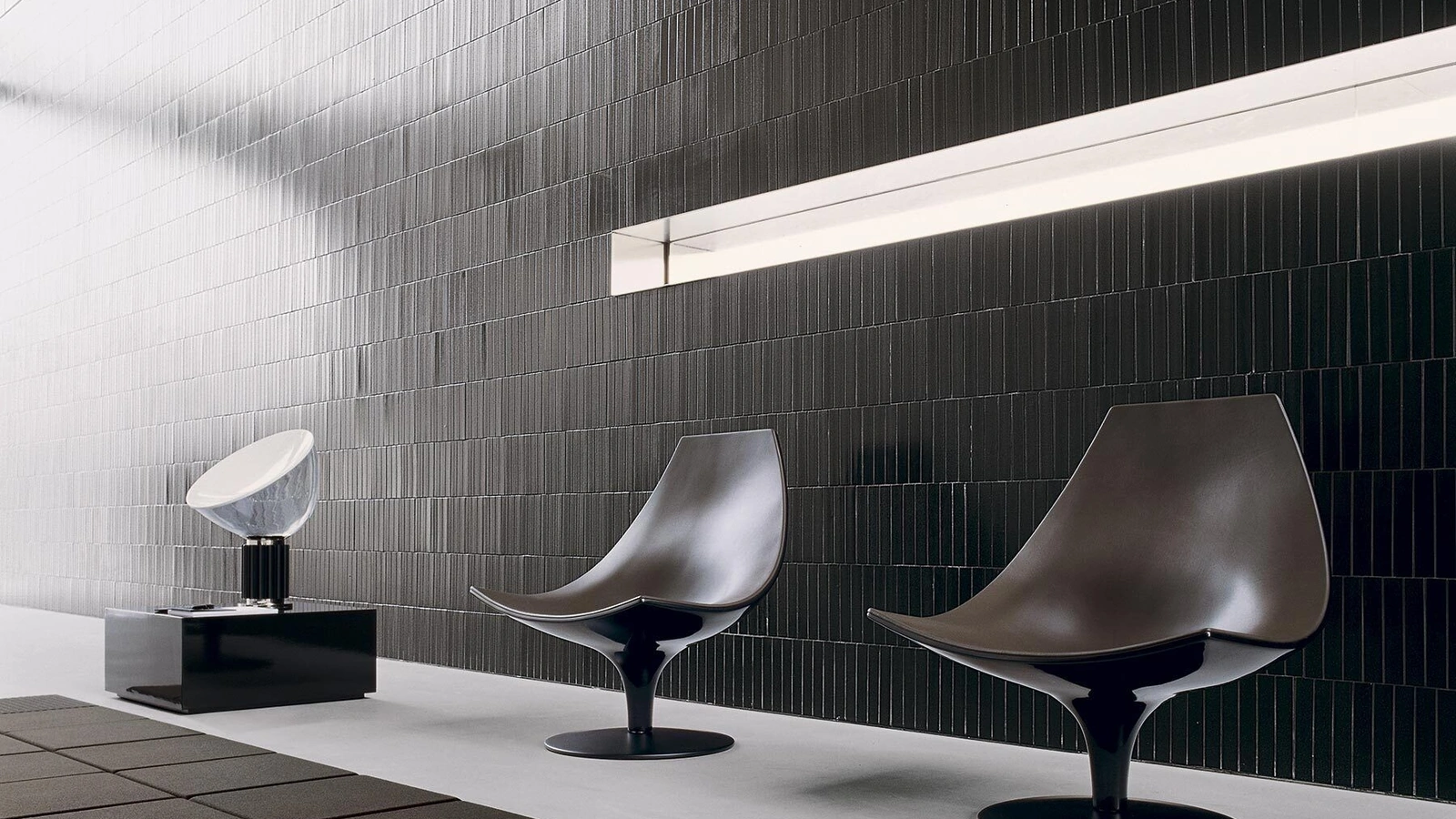 Poltrona in poliuretano Moon di Tacchini