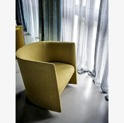 Poltroncina Pisa in tessuto di Tacchini