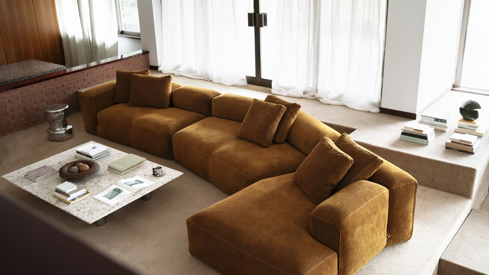 Divano angolare in tessuto imbottito Le Mura XL di Tacchini