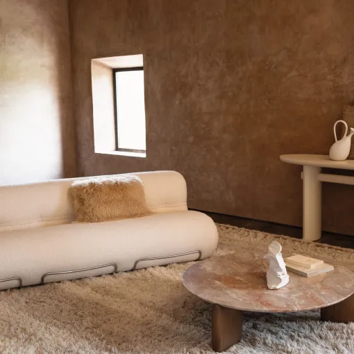 Divano lineare imbottito Orsola di Tacchini