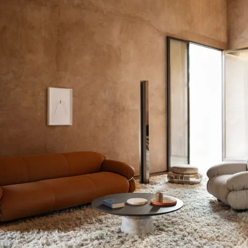 Divano lineare Sesann di Tacchini