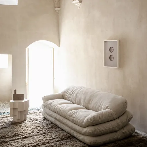 Divano lineare Solar di Tacchini