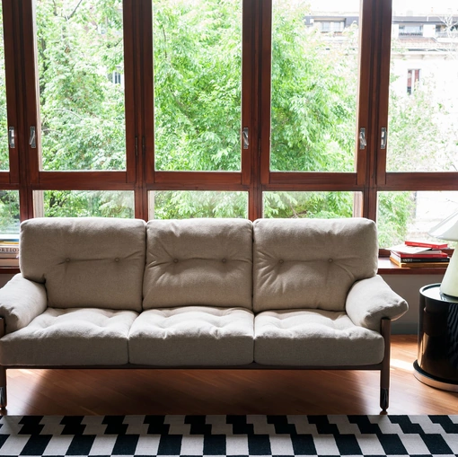 Divano lineare in tessuto Sella di Tacchini