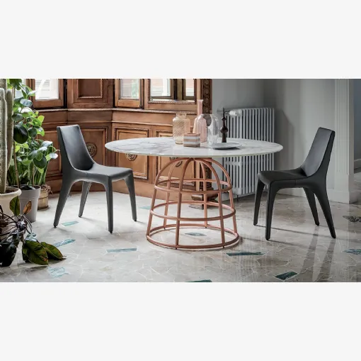 Sedia imbottita e completamente rivestita in pelle Tip Toe di Bonaldo