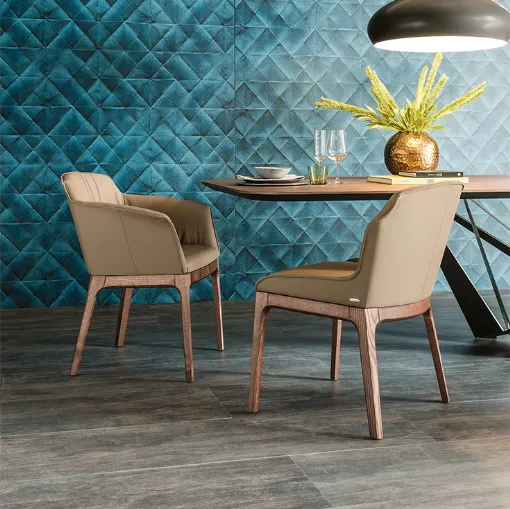 Sedia Musa in pelle con base in legno di Cattelan Italia
