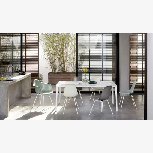 Sedia con o senza braccioli Eames Fiberglass DAX Vitra