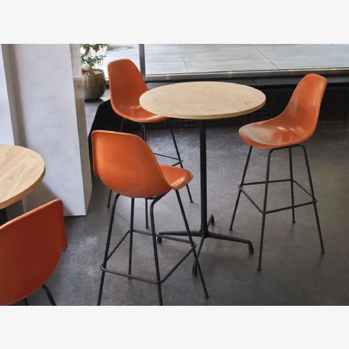 Sgabello Eames Fiberglass Stool High di Vitra