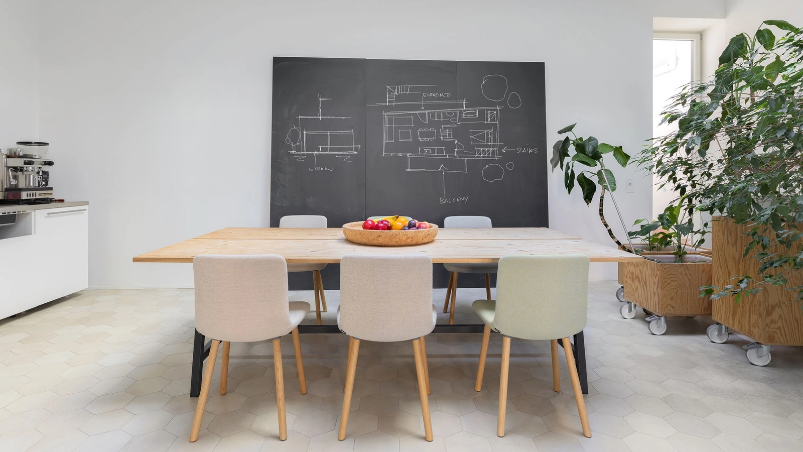 Sedia Hal Soft Wood di Vitra