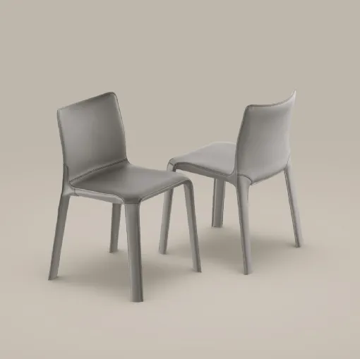 Sedia Kagura interamente rivestita in cuoio di Bonaldo