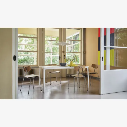 Sedia impilabile in rovere e metallo Moca di Vitra
