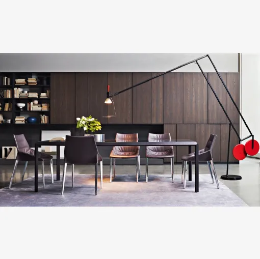 Sedia di design in pelle con gambe in metallo Outline di Molteni & C