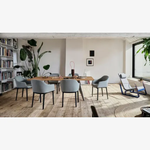 Sedia con braccioli in tessuto imbottito Softshell Chair di Vitra