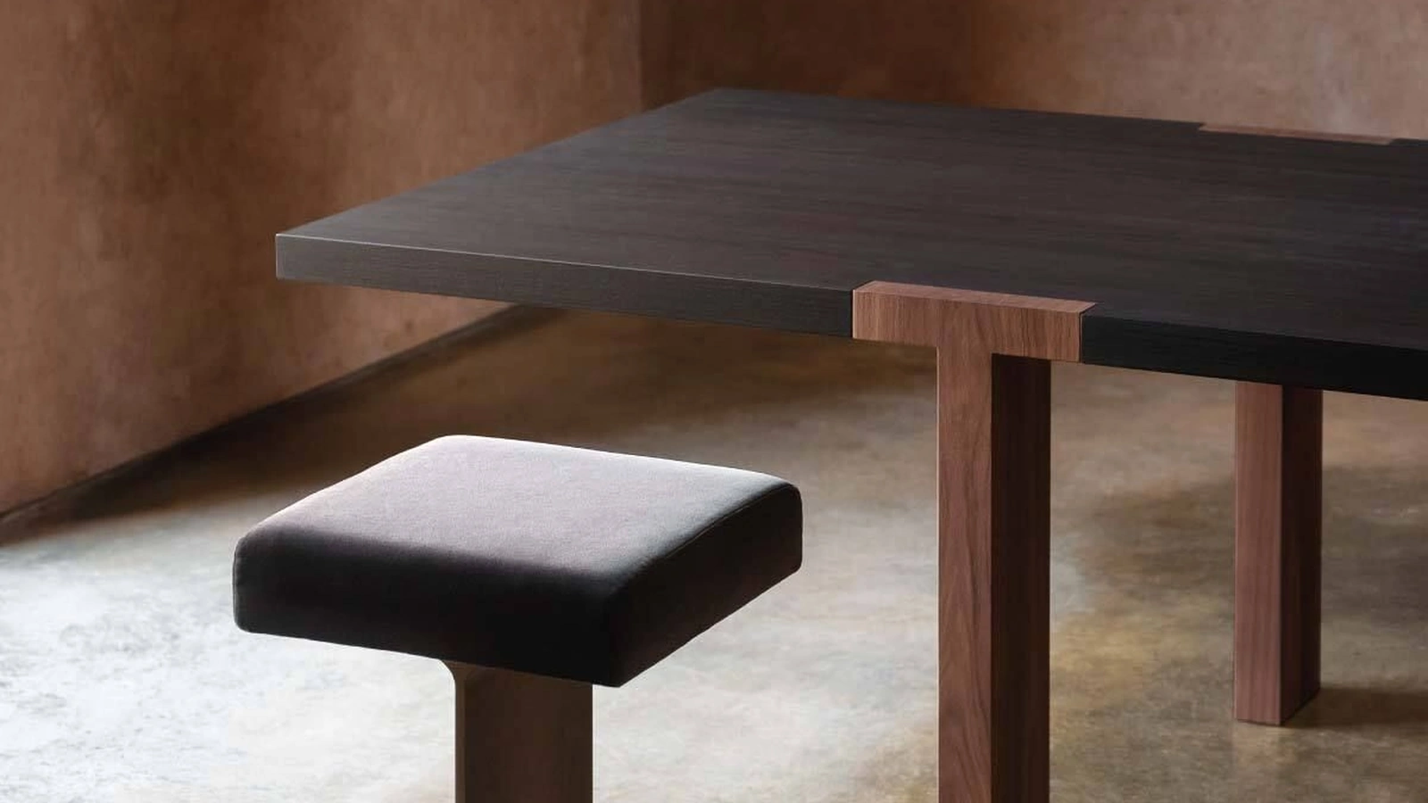 Sgabello Trono in tessuto imbottito di Tacchini