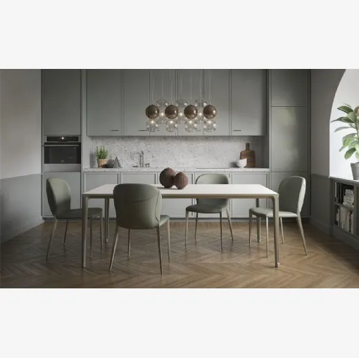 Tavolo con piano in cristallo spatolato in argilla Boulevard Argile di Cattelan Italia