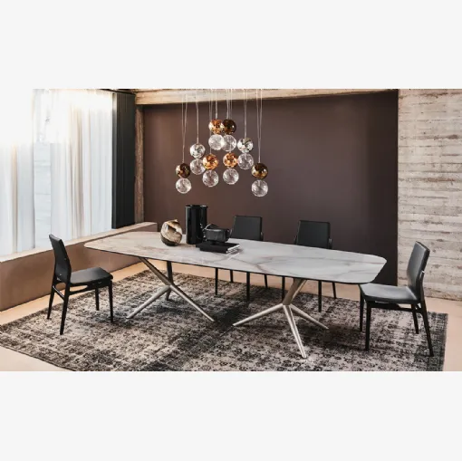 Tavolo Atlantis con base in acciaio e piano in ceramica Marmi Keramik di Cattelan Italia