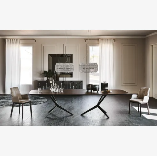 Tavolo con base in acciaio verniciato e piano in noce Atlantis Wood di Cattelan Italia