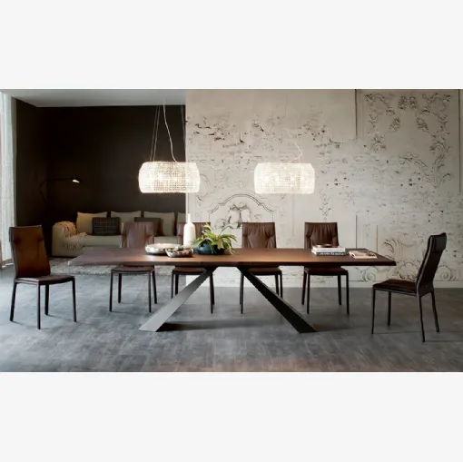 Tavolo con gambe in acciaio e piano in legno Eliot Wood di Cattelan Italia