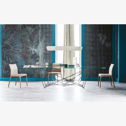 Tavolo con base in acciaio e piano in cristallo bisellato Gordon di Cattelan Italia
