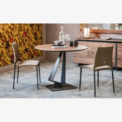 Tavolo rotondo con piano in legno e base in acciaio Roger di Cattelan Italia