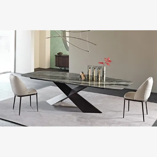 Tavolo con base in metallo e piano in ceramica Tyron Keramik di Cattelan Italia