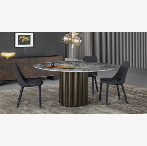Tavolo Dorian Table con top in marmo e base in poliuretano finitura bronzo spazzolato di Bonaldo