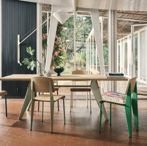 Tavolo EM Table in rovere di Vitra