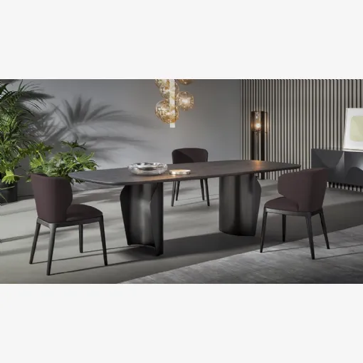 Tavolo Flame Wood con top in legno di Bonaldo