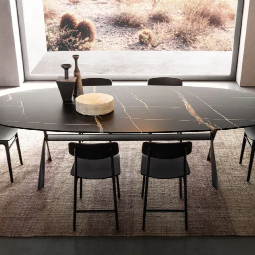 Tavolo Gatwick con top in marmo di Molteni & C