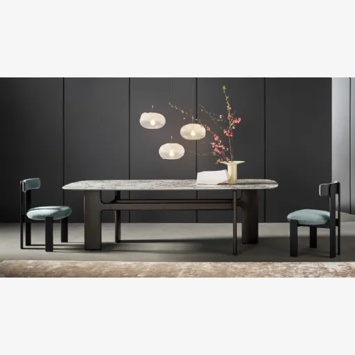 Tavolo Hippos con top in marmo di Bonaldo