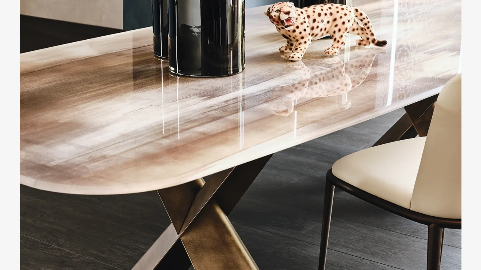 Tavolo con piano di vetro con stampa artistica Mad Max Crystalart di Cattelan Italia