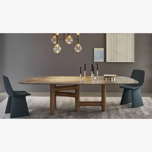 Tavolo Pivot con top in ceramica e base in legno massello di Bonaldo
