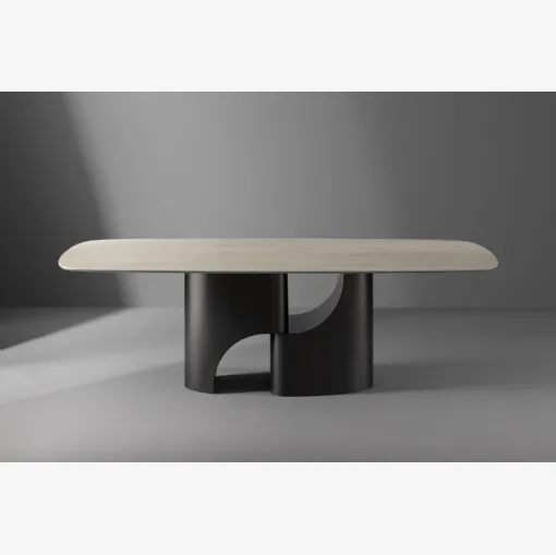 Tavolo Taijitu con piano in marmo e base in metallo di Bonaldo
