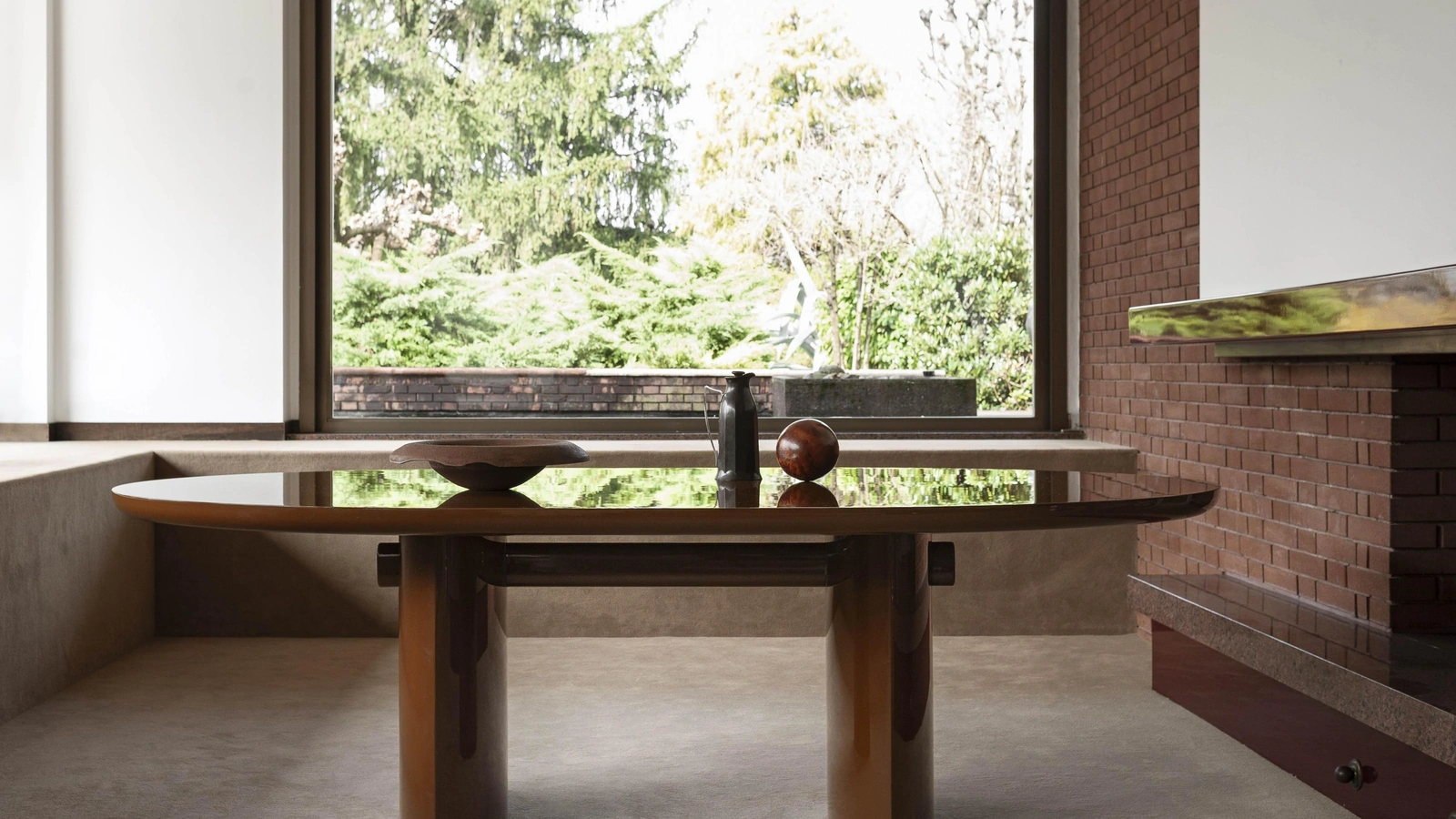 Tavolo Torii Love in laccato lucido di Tacchini