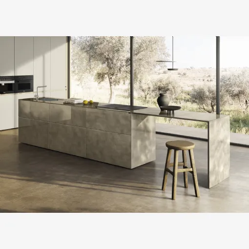 Cucina Design con isola 36e8 Cut Project 2821 di Lago