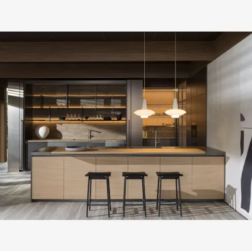 Cucina Design con penisola HiLine 6 Rovere Sunrise con top in marmo travertino di Molteni & C