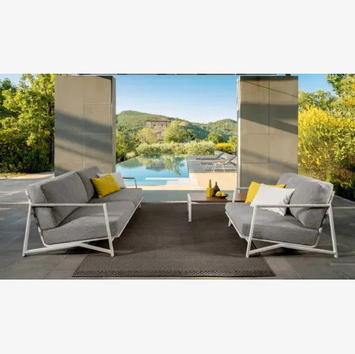 Divano lineare in tessuto imbottito con struttura in alluminio Cottage Luxury di Talenti