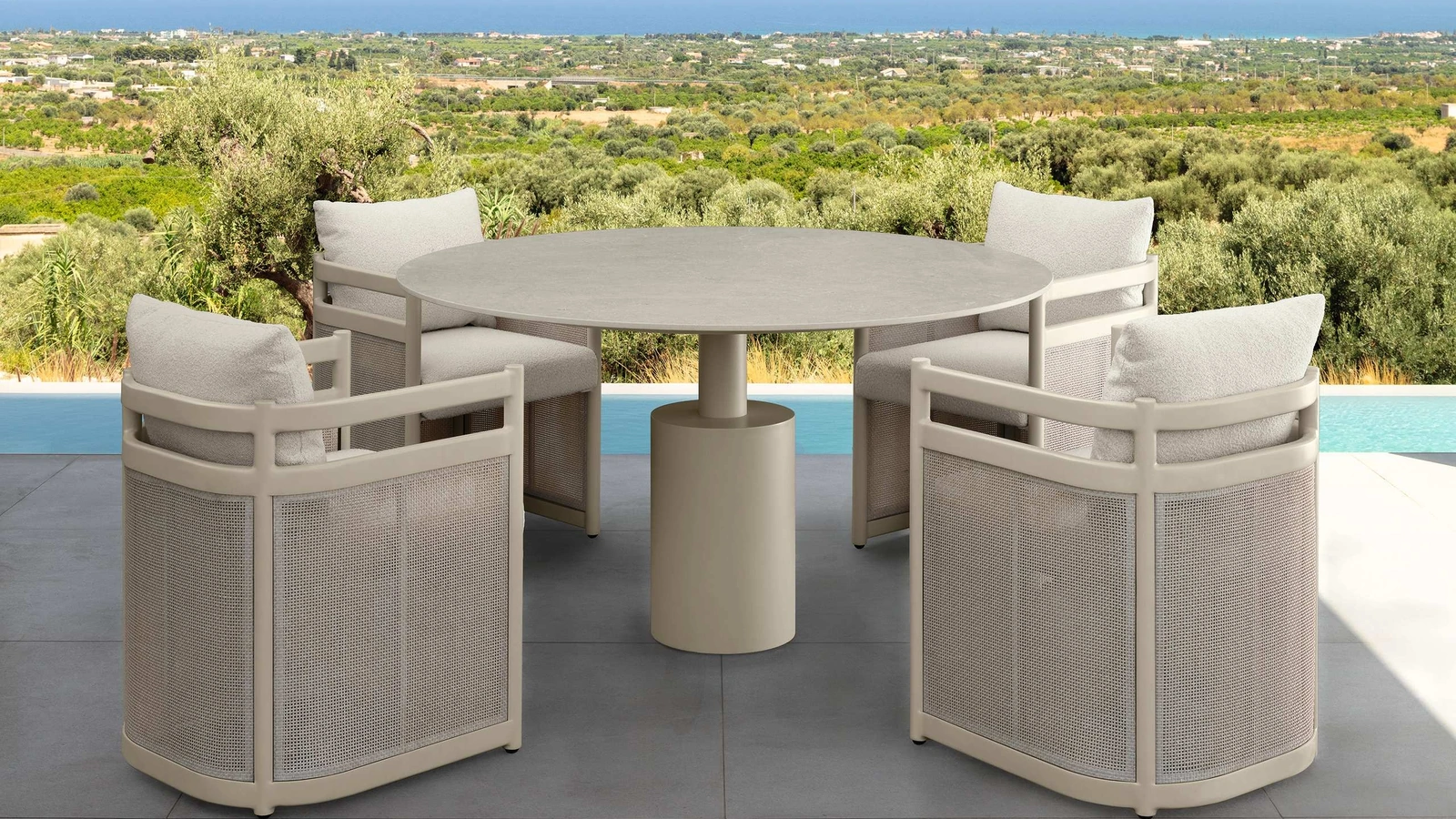 Tavolo in gres e Sedie in alluminio Edwin Alu di Talenti