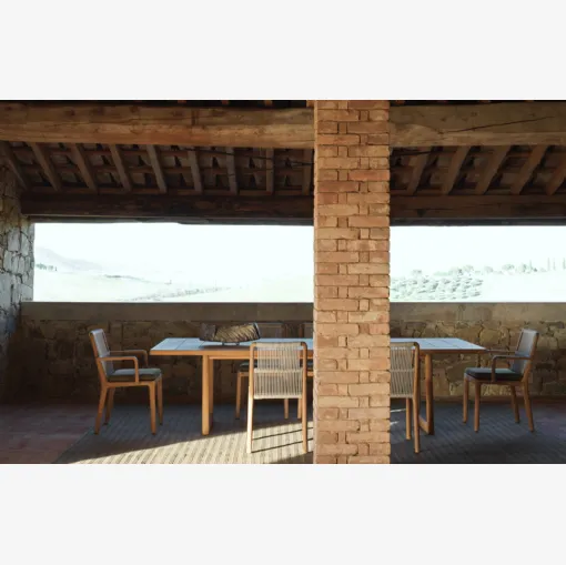 Tavolo Fairmount in massello di Teak di Molteni & C