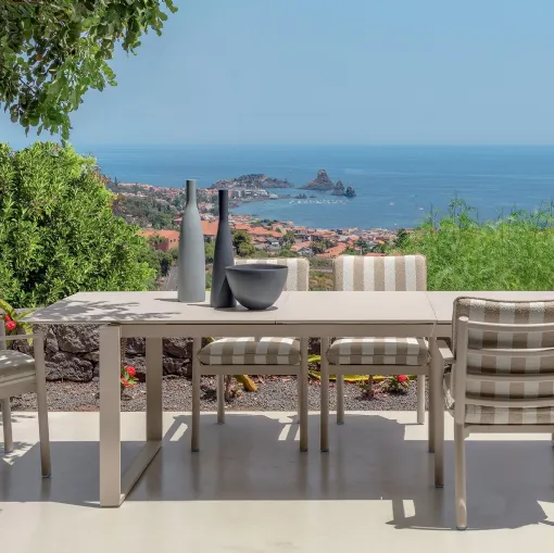 Tavolo allungabile e Sedie Finn di Talenti