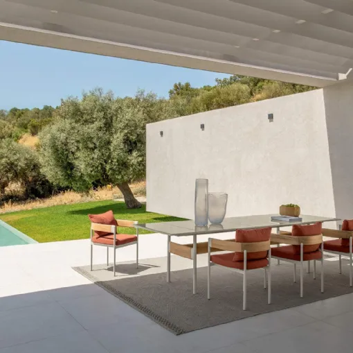 Tavolo in gres e Sedie in legno e tessuto Flow di Talenti