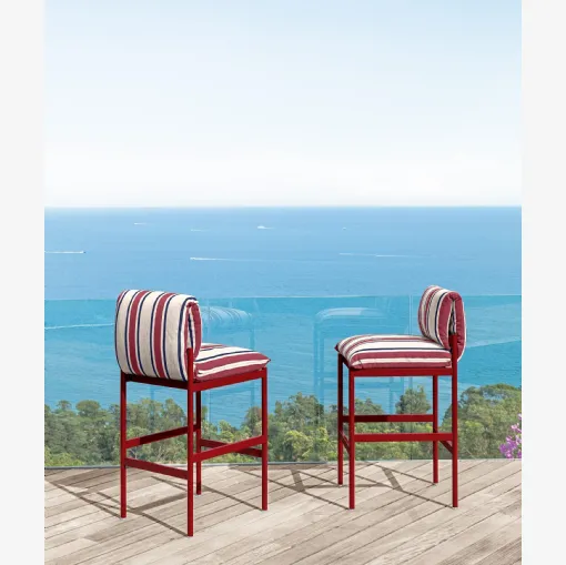 Sgabello Nalu in tessuto imbottito e metallo di Talenti