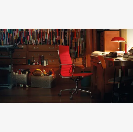 Poltrona Direzionale in tessuto e alluminio Aluminium Chairs EA di Vitra