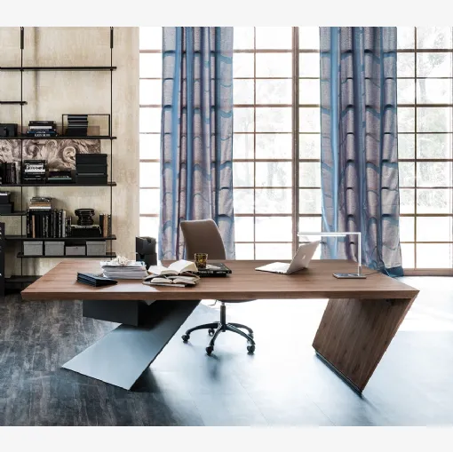 Scrivania direzionale in legno con gamba in acciaio Nasdaq di Cattelan Italia