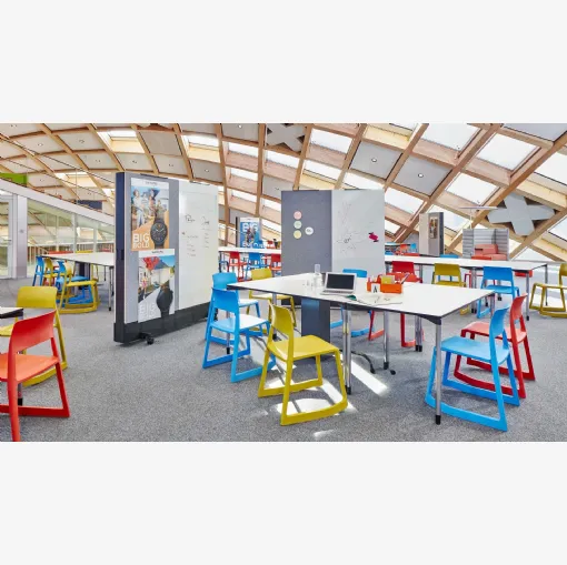 Scrivania Operativa con top in melaminico e gambe in metallo Map Table di Vitra